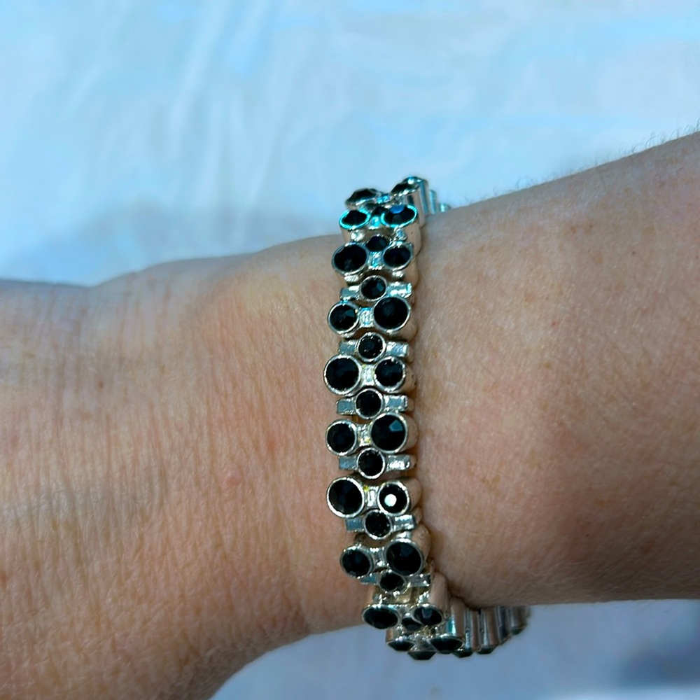 🌸NWT White House Black Market black and Silver stretch bracelet